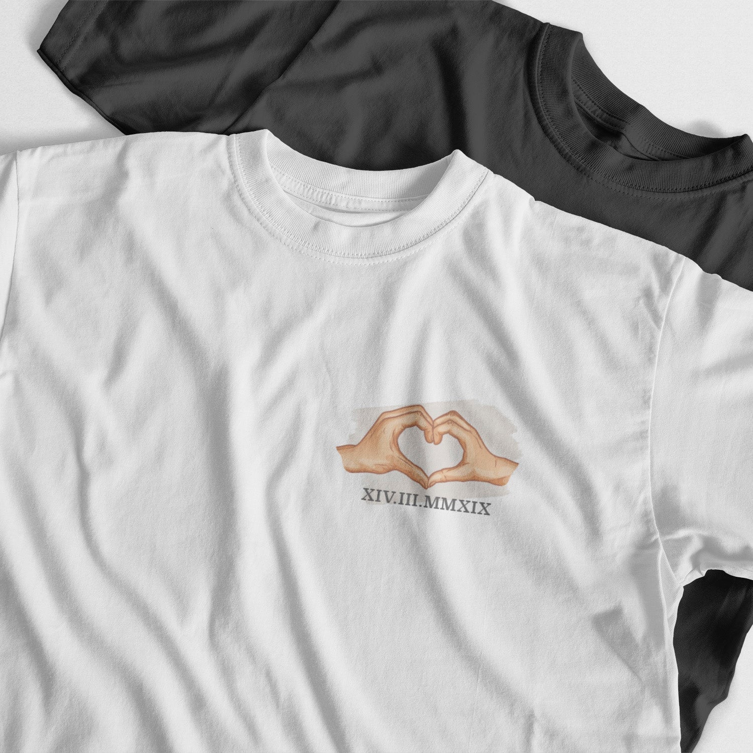 Camiseta Personalizada Con Números Romanos Y Corazón