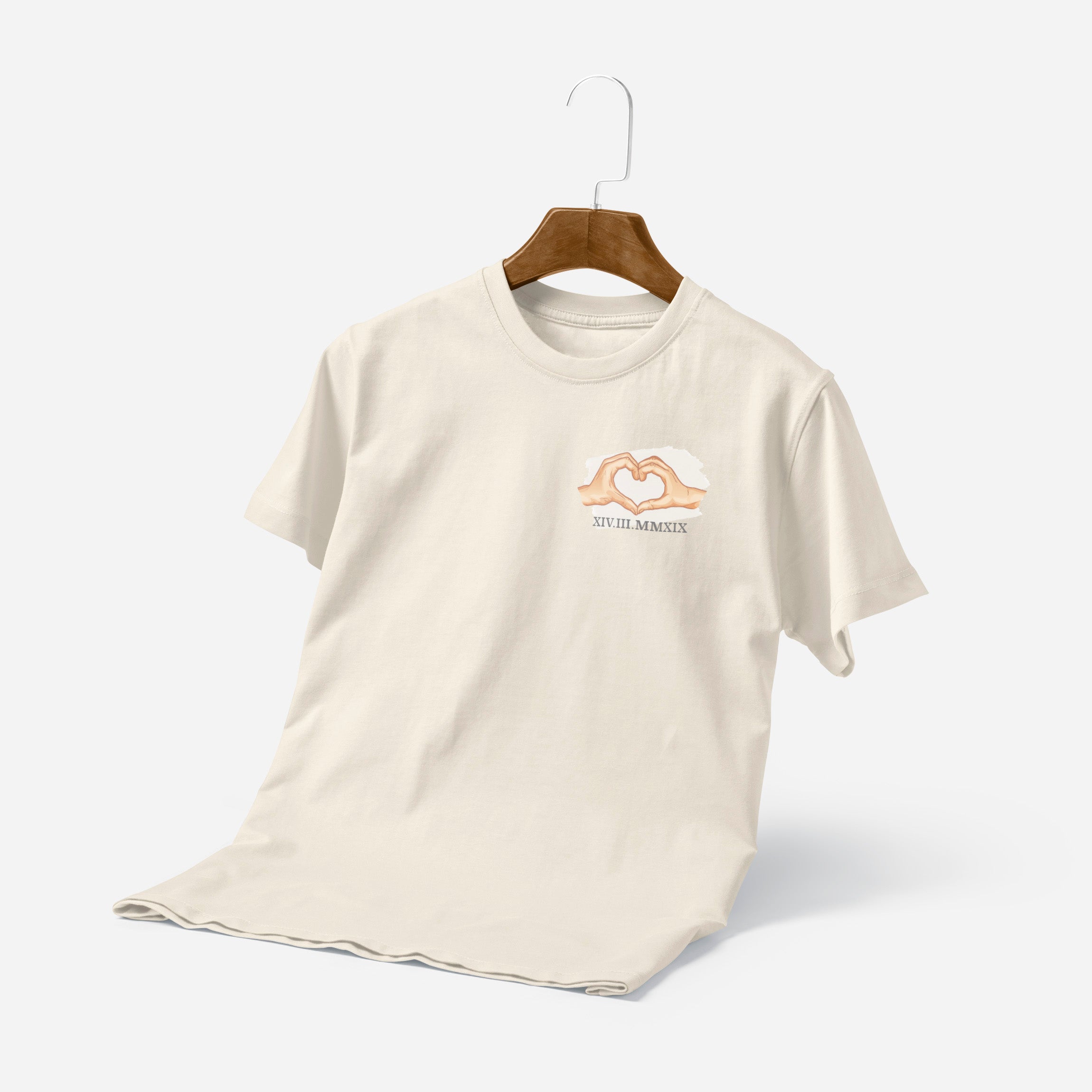 Camiseta Personalizada Con Números Romanos Y Corazón