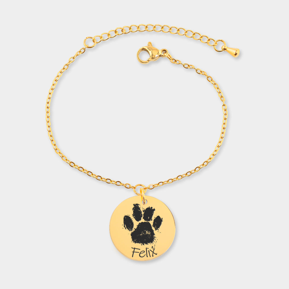 brazalete de oro personalizado grabado con la huella de una mascota
